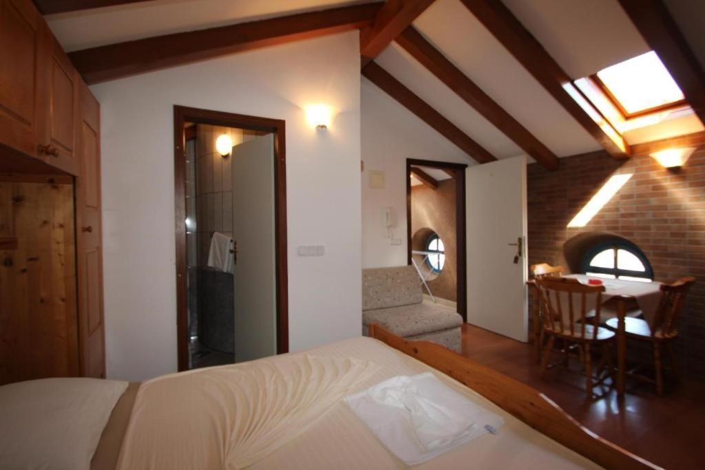 Lovely Studio Apartments Mali Raj Vrsar Dış mekan fotoğraf